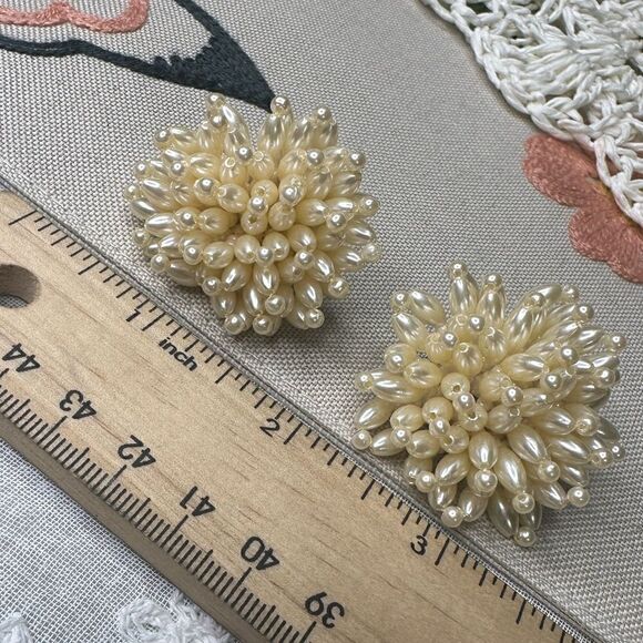 Vintage Seed Pearls Hand Wired Round BUTTON Clip Back Earrings - Picture 4 of 4
